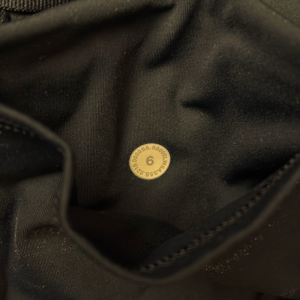 lululemon Navy Blue crop leggings with pockets - Picture 5 of 8